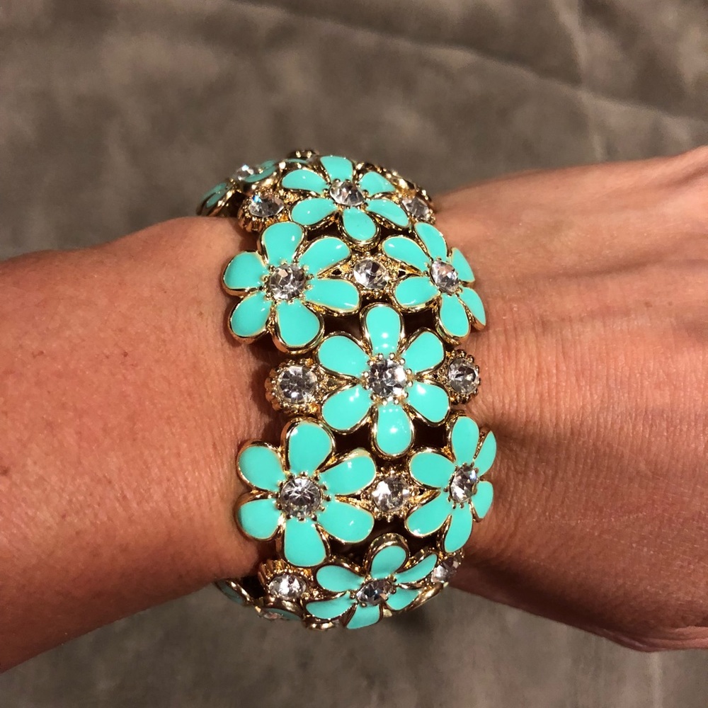 Brand new mint green flower bracelet